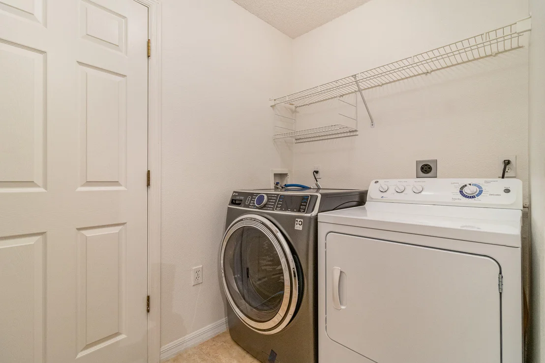 Photo of 1136 White Oak Circle