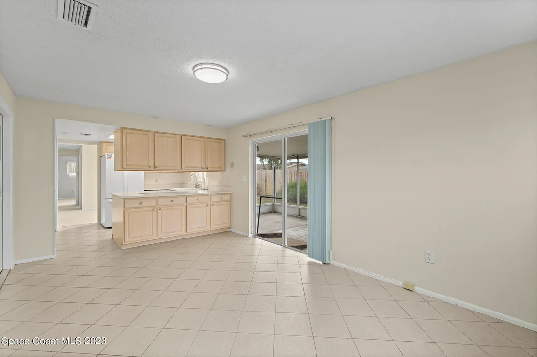 Photo of 909 Kings Post Road