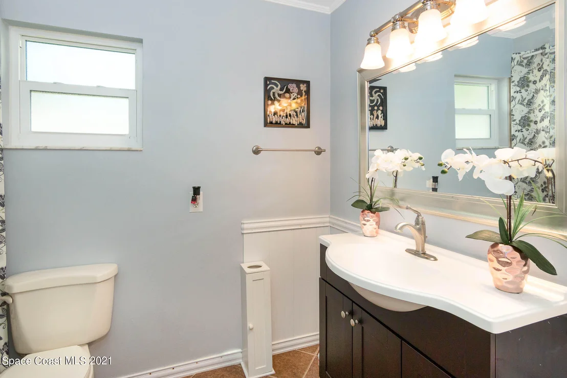 Photo of 1002 Mandarin Drive NE