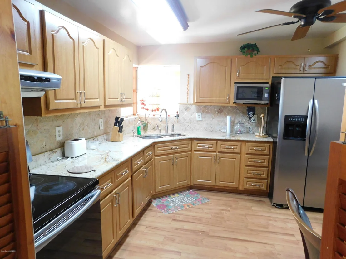 Photo of 978 Bianca Drive NE