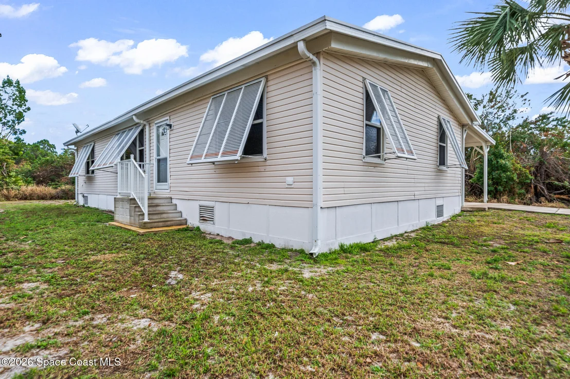 Photo of 935 Falcon Drive