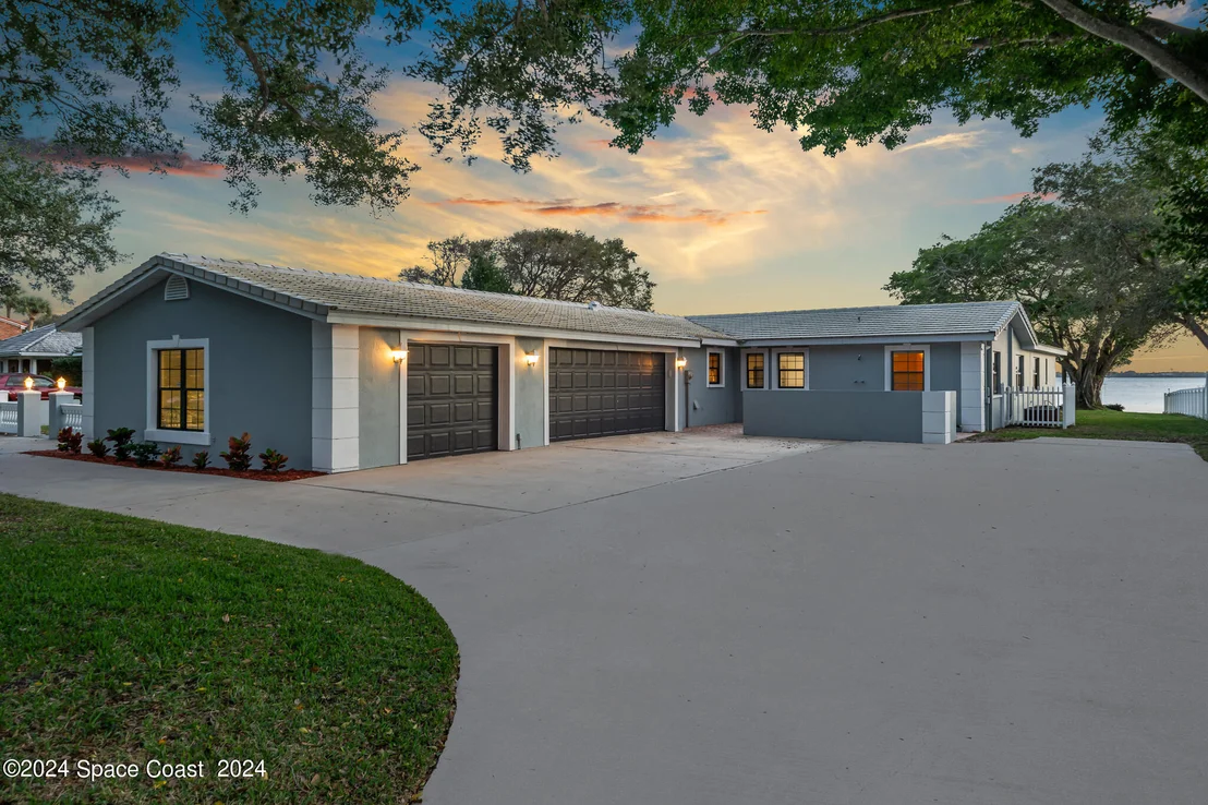 Photo of 206 Riverside Drive