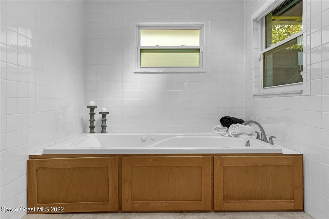 Photo of 1945 Bering Avenue