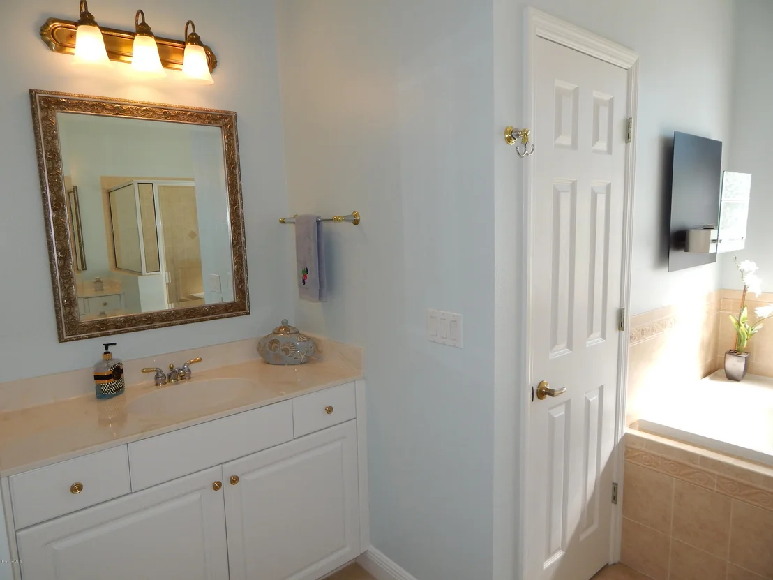 Photo of 211 SE Devlin Court