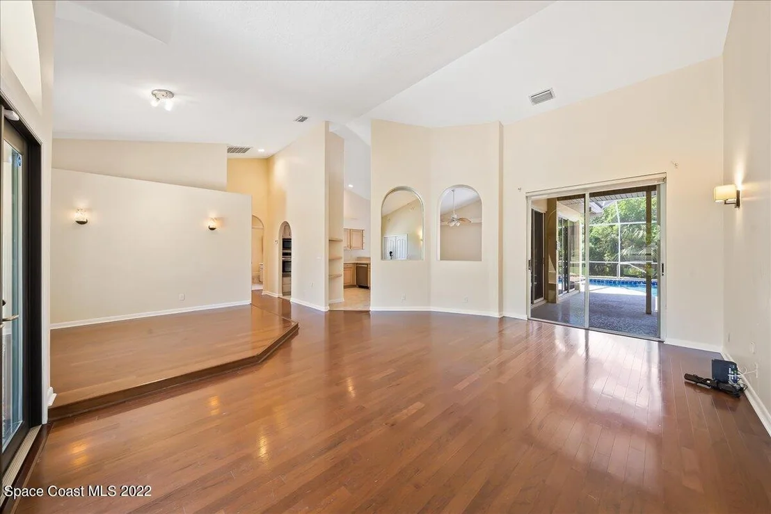 Photo of 4620 Canard Road