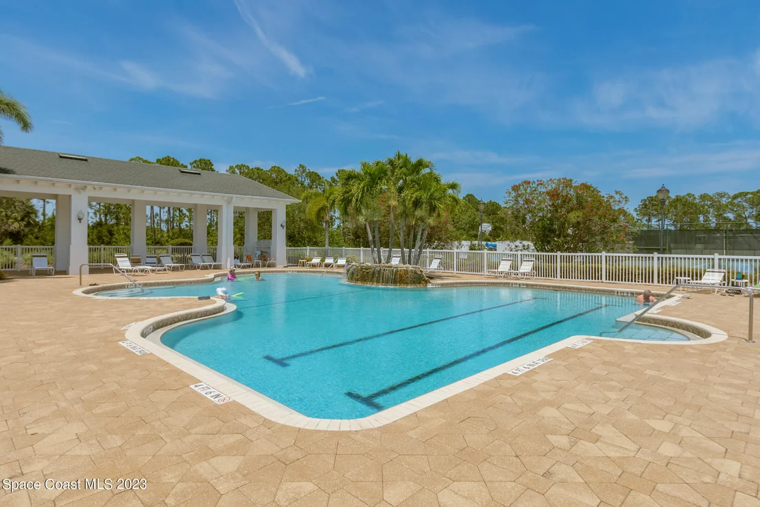 Photo of 2124 Windbrook Drive SE