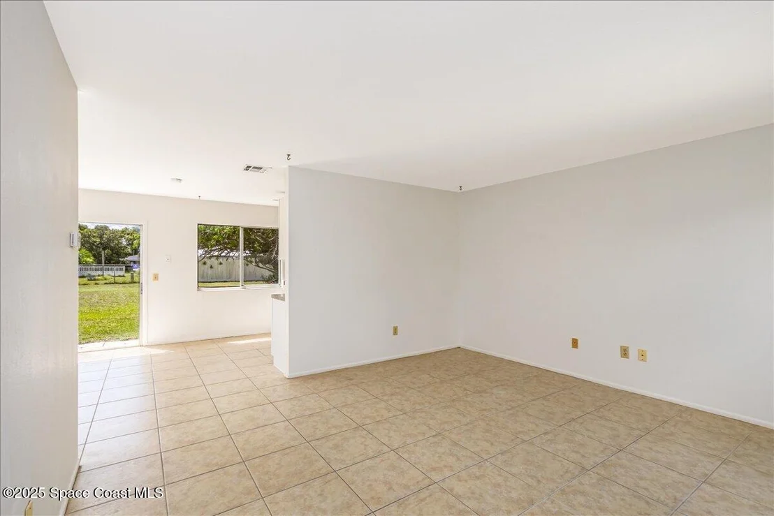 Photo of 933 Gueld Avenue NE
