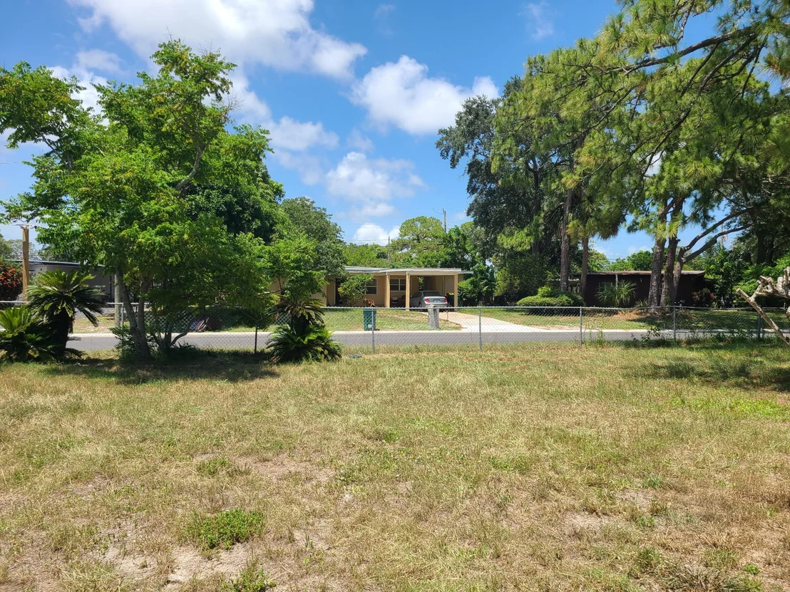Photo of 819 W Highland Drive
