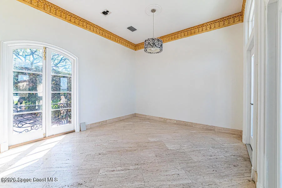 Photo of 1000 N Riverside Drive