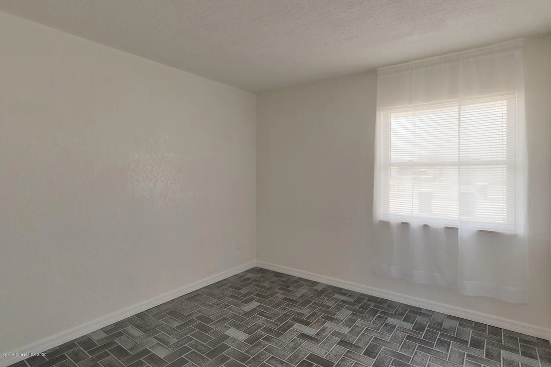 Photo of 921 Burn Drive NE