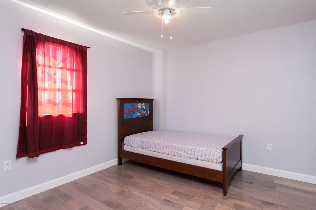 Photo of 834 Cardinal Road