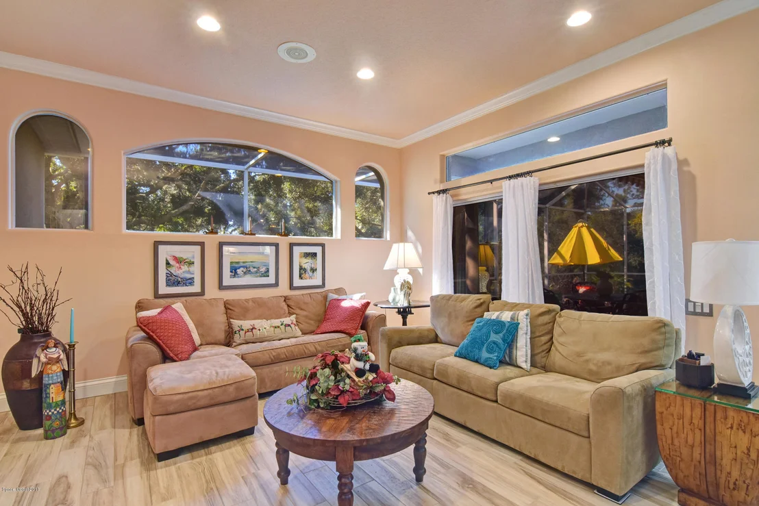 Photo of 979 Palm Brook Drive