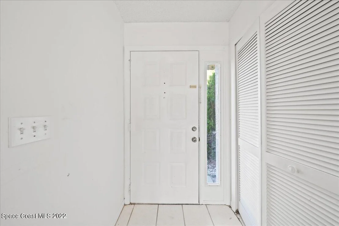 Photo of 811 Lyons Circle NW
