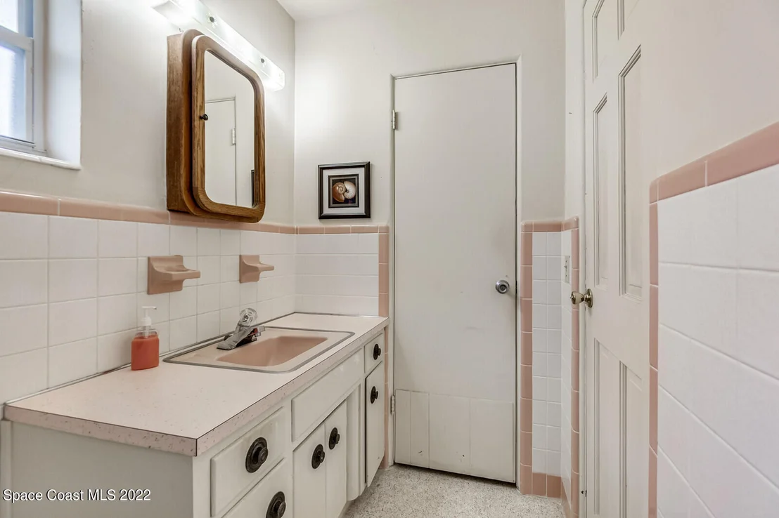 Photo of 306 Cocoa Avenue