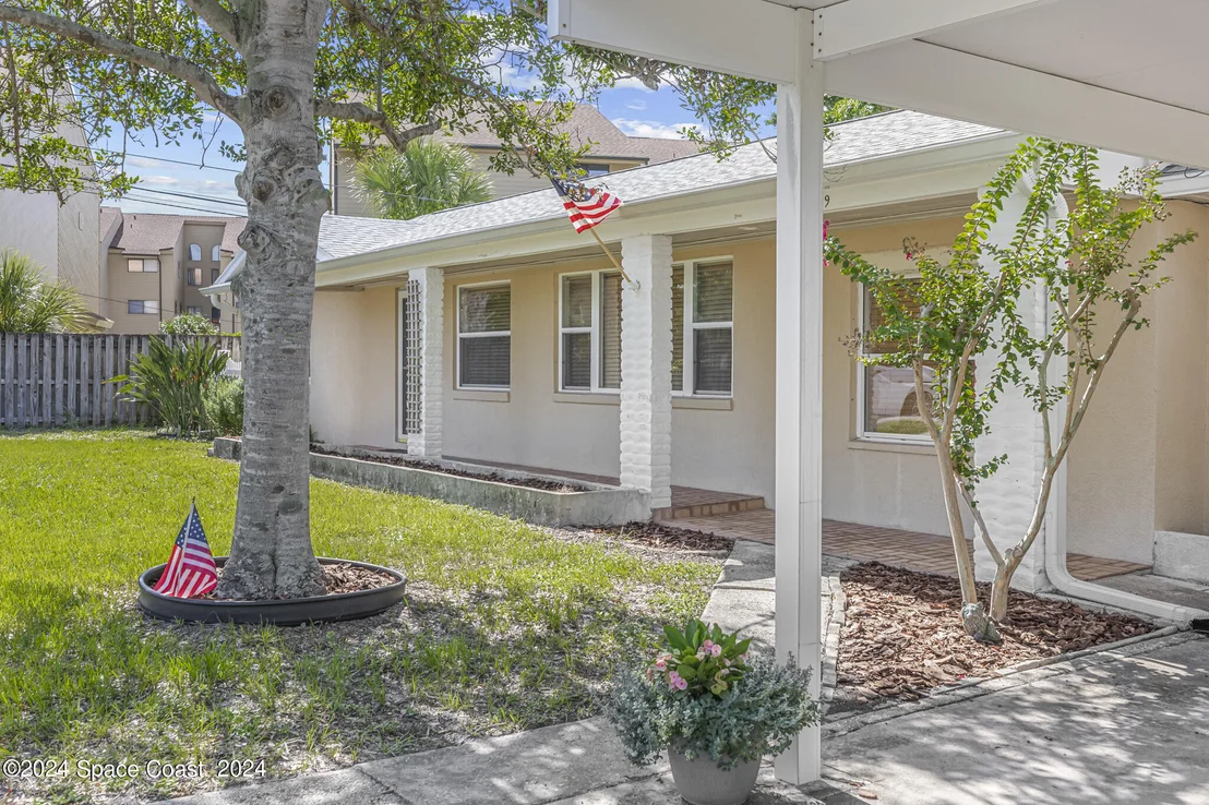 Photo of 319 Howard Lane