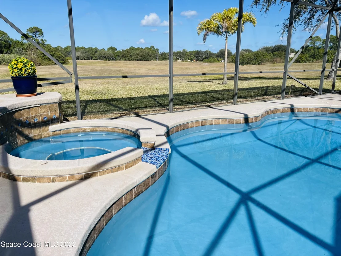 Photo of 1836 Windbrook Drive SE