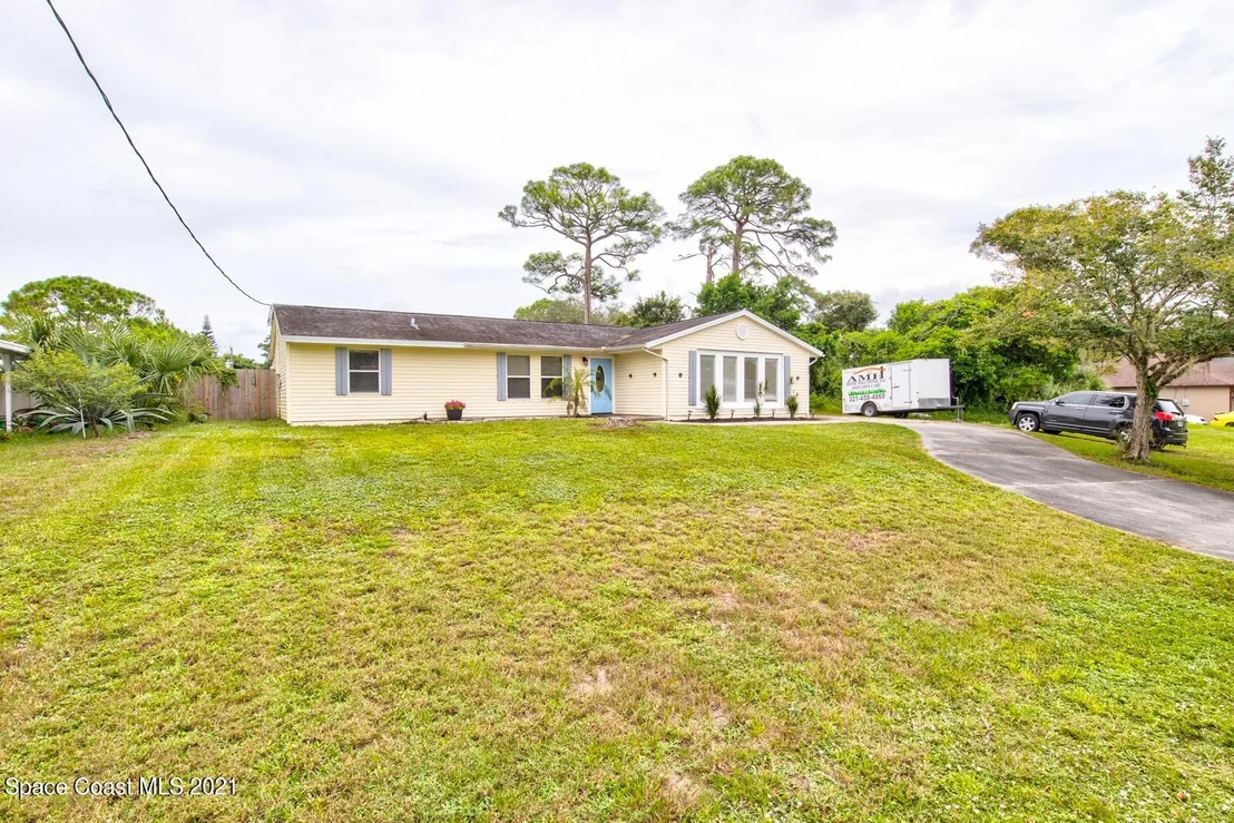 Photo of 6039 Apple Avenue