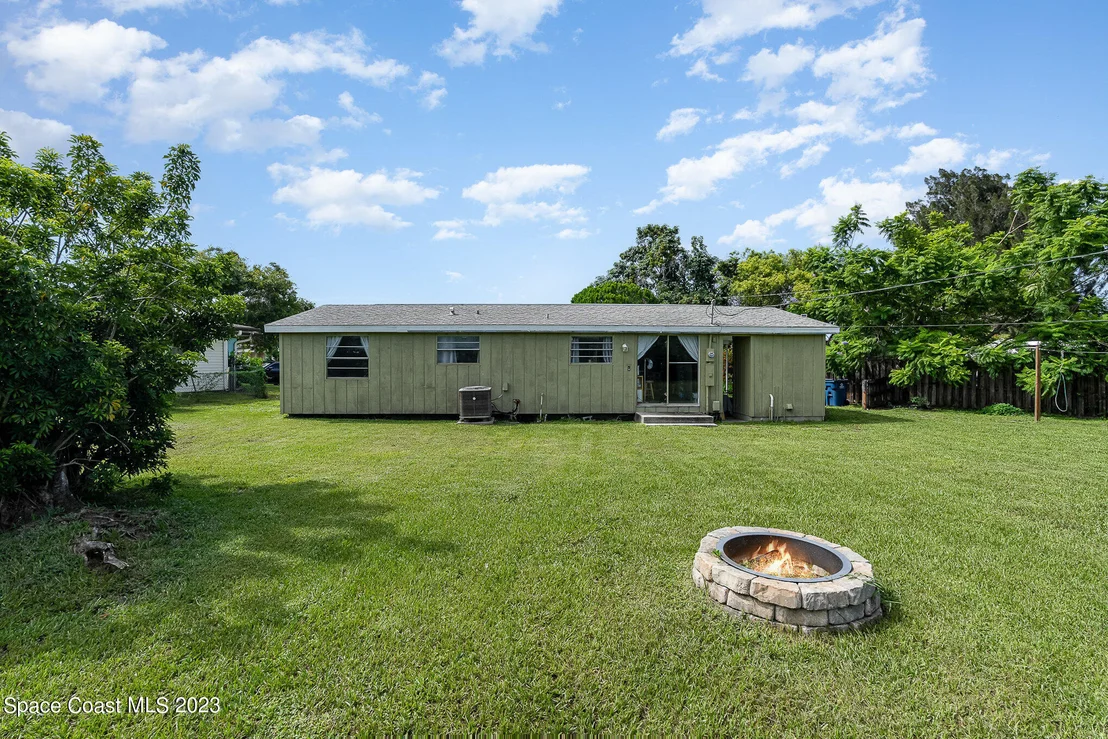 Photo of 705 Angle Street NE