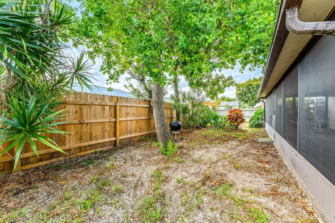 Photo of 877 Yellow Pine Avenue