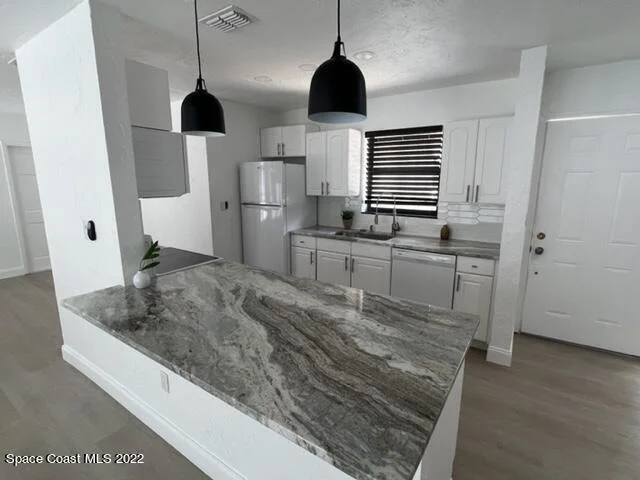 Photo of 865 Bianca Drive NE