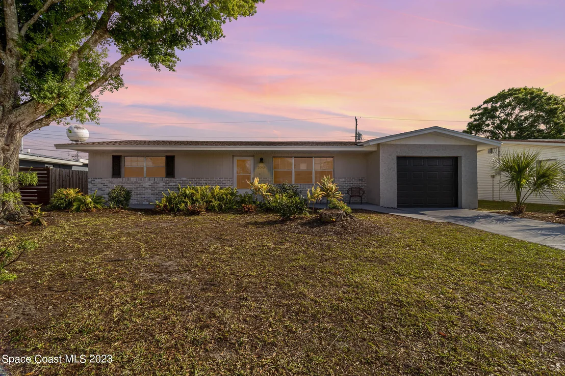 Photo of 2095 Montgomery Road