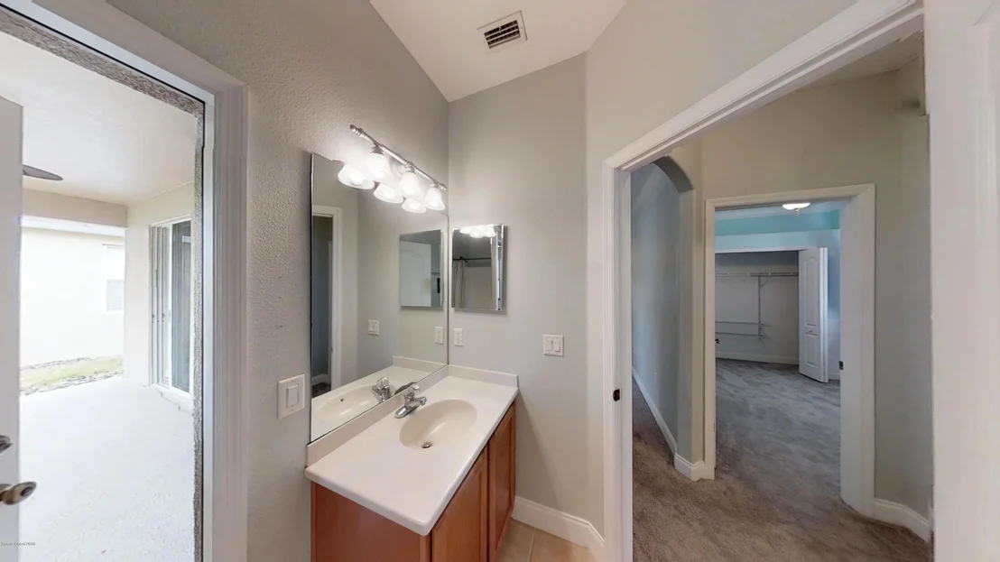 Photo of 662 Waterside Circle