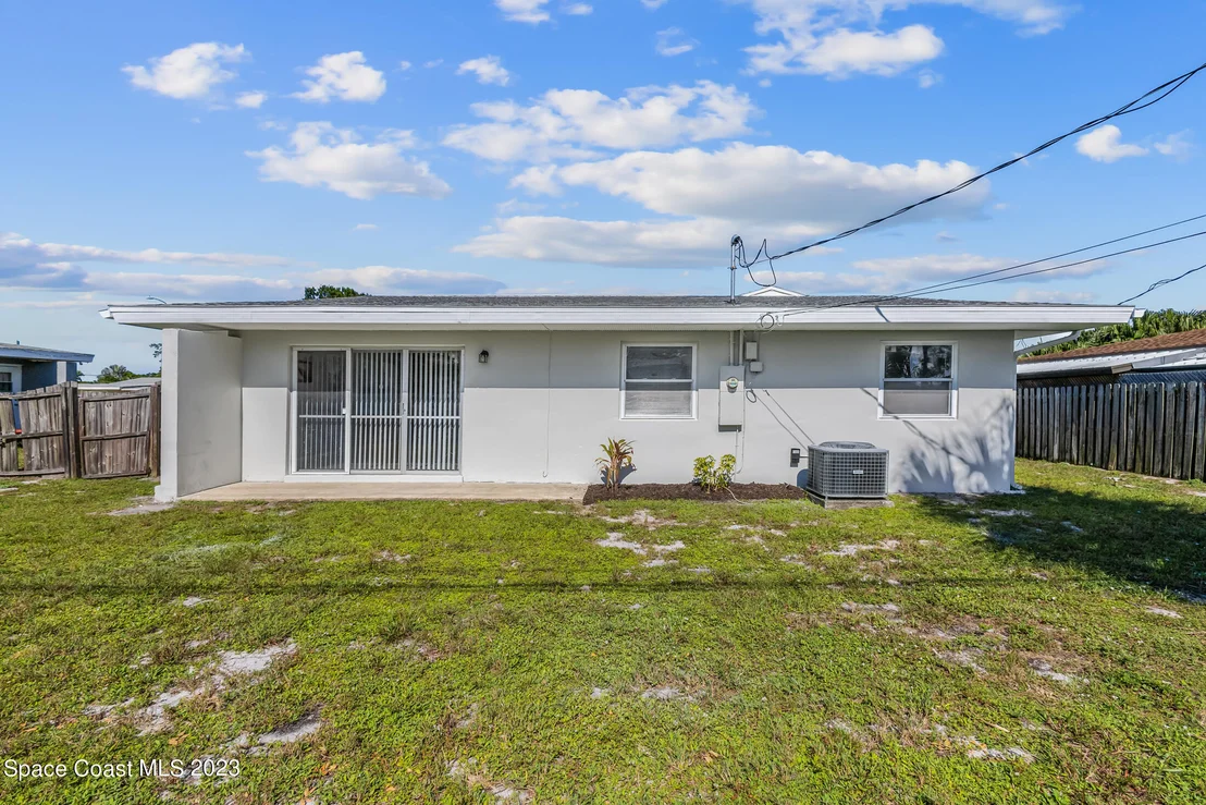 Photo of 948 Darwin Lane NE