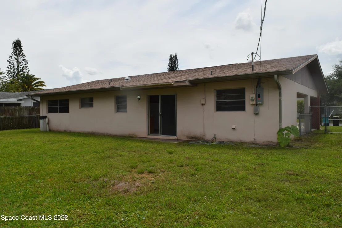 Photo of 771 Cobblestone Lane NE