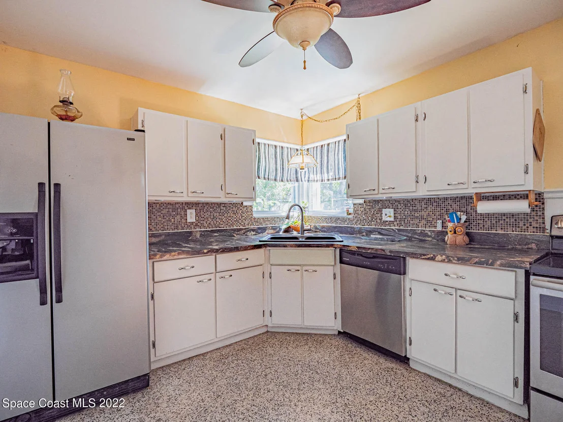 Photo of 931 Bianca Drive NE