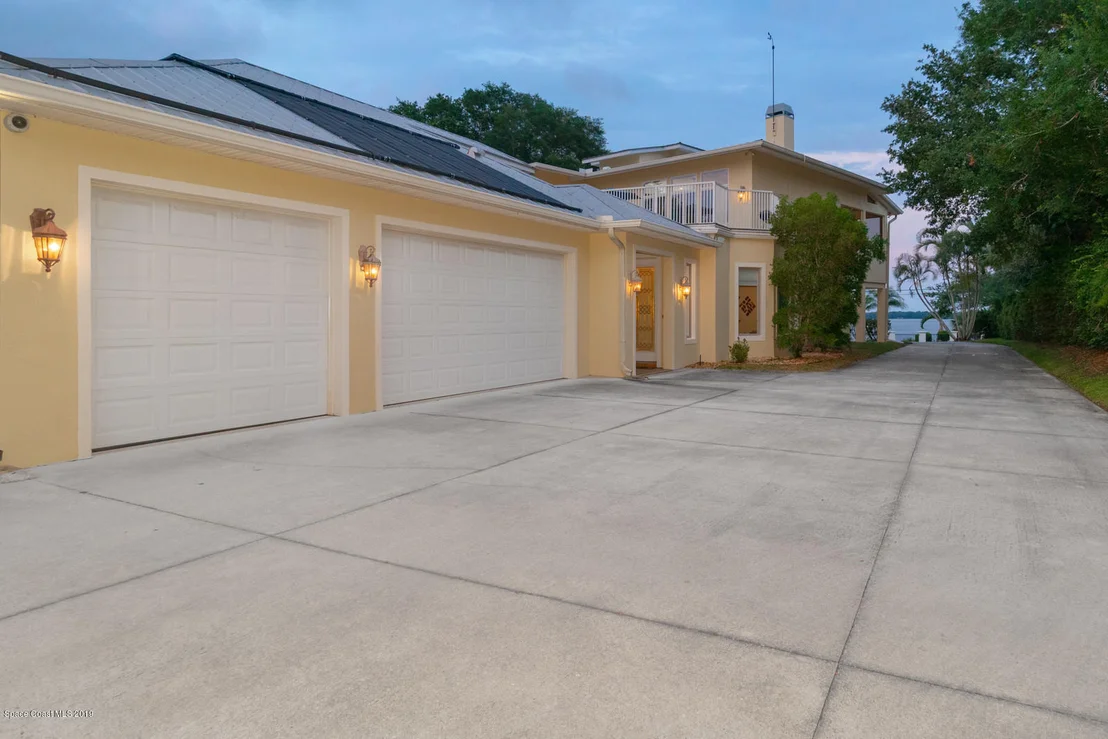 Photo of 865 N Indian River Drive N