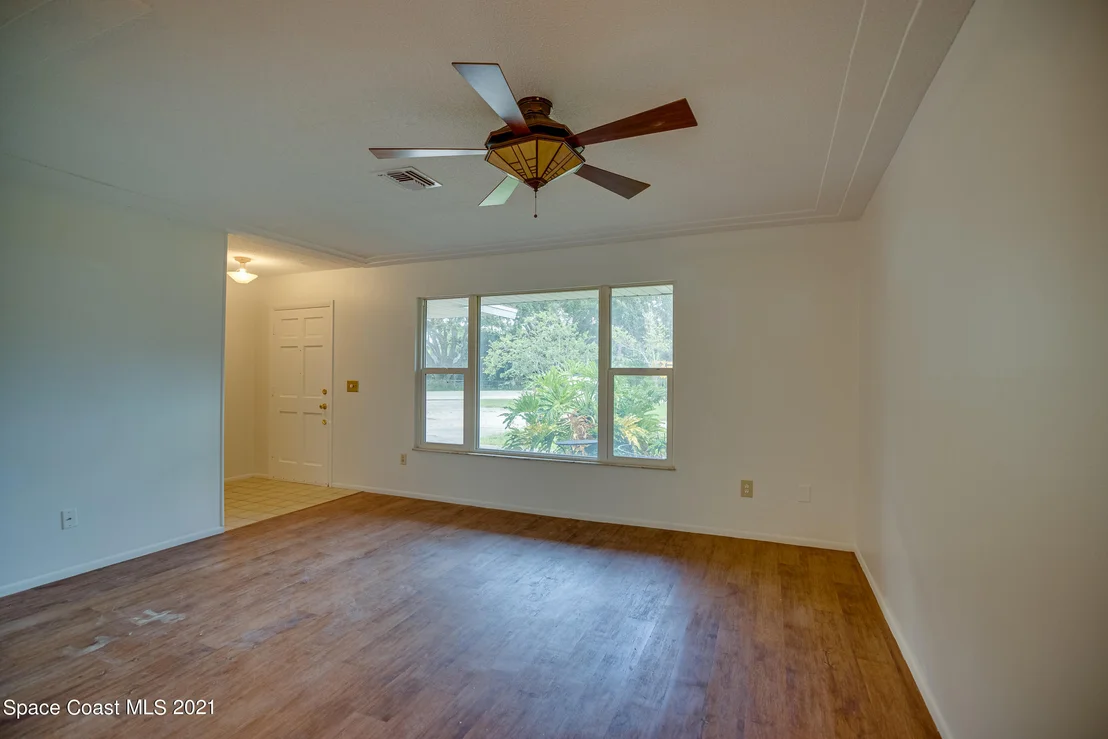 Photo of 838 Knecht Road NE
