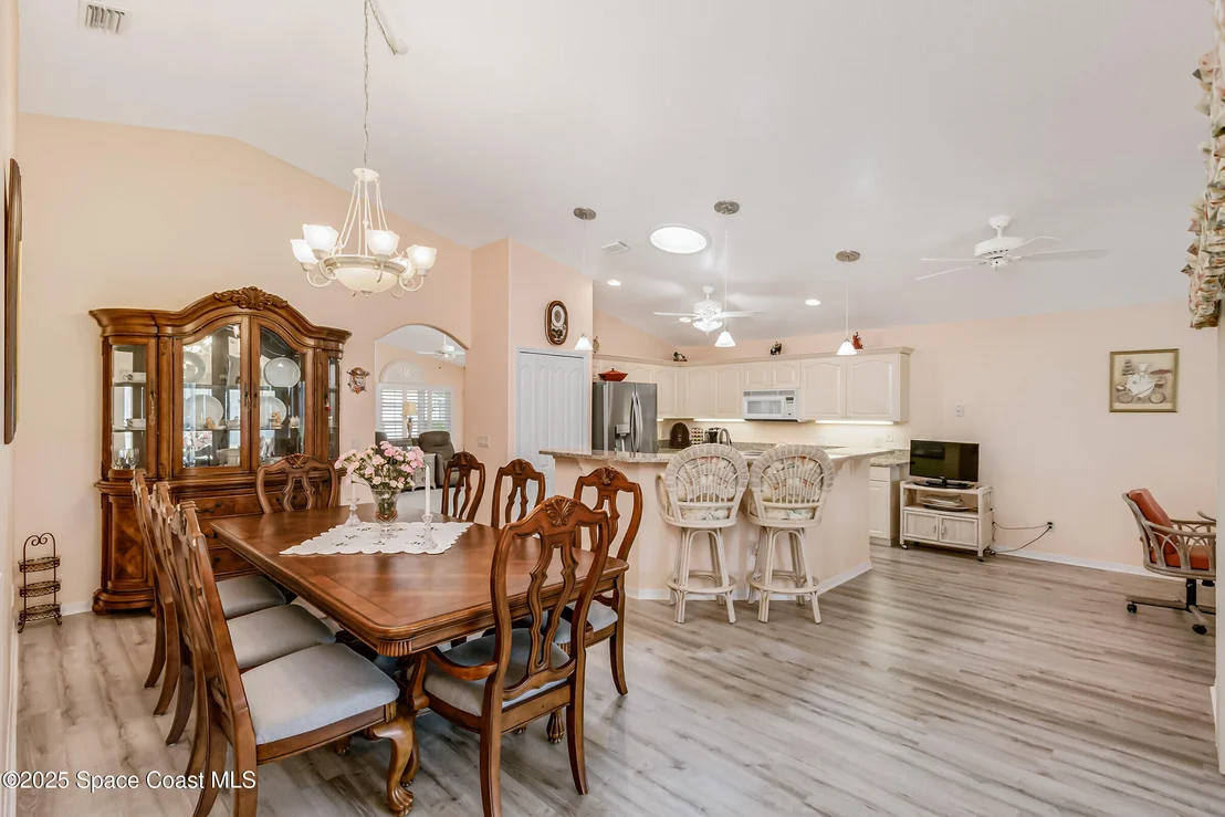 Photo of 1087 Pine Creek Circle NE