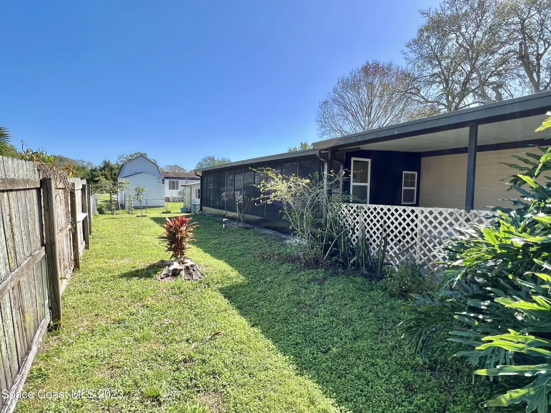 Photo of 4755 Sharpes Lake Avenue