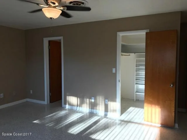 Photo of 625 N Robert Way N