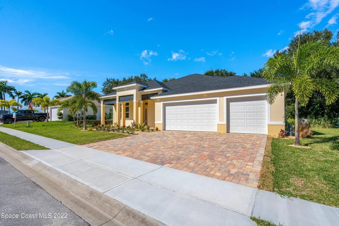 Photo of 40 Loch Ness Drive