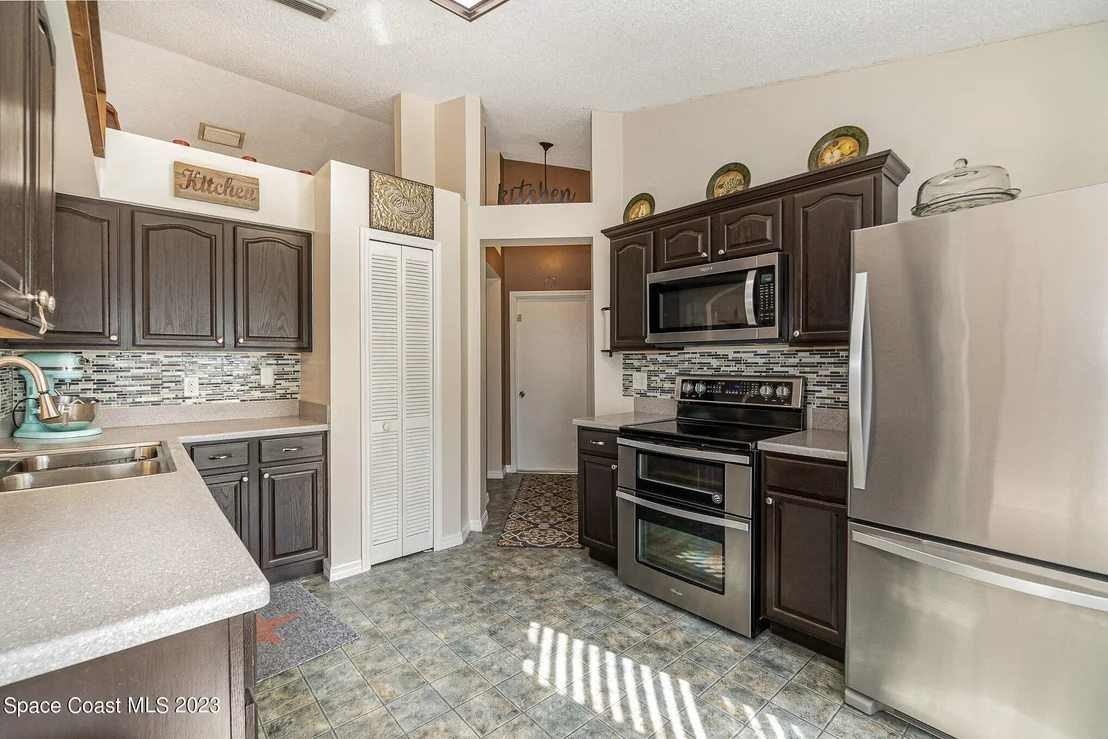 Photo of 672 Sandpiper Circle
