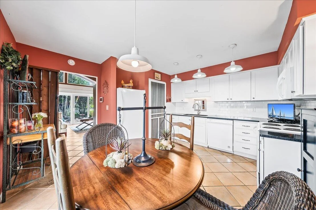 Photo of 210 Bayhead Drive