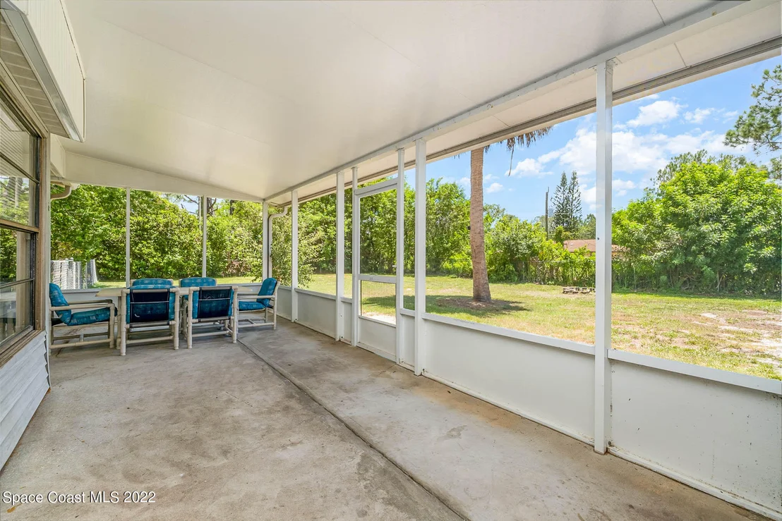 Photo of 1749 Tharp Road SE