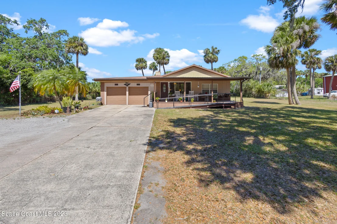 Photo of 2490 Lake Drive