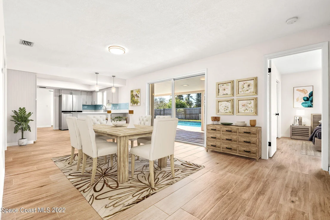 Photo of 644 N Robert Way
