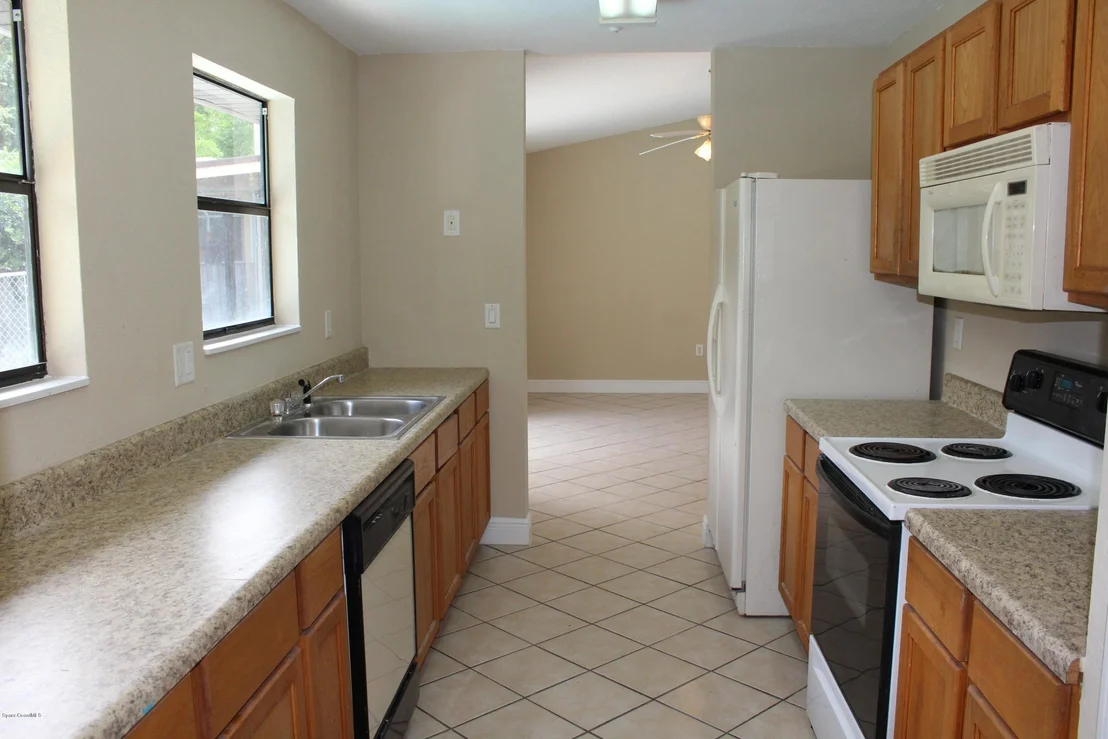 Photo of 5865 Keystone Avenue