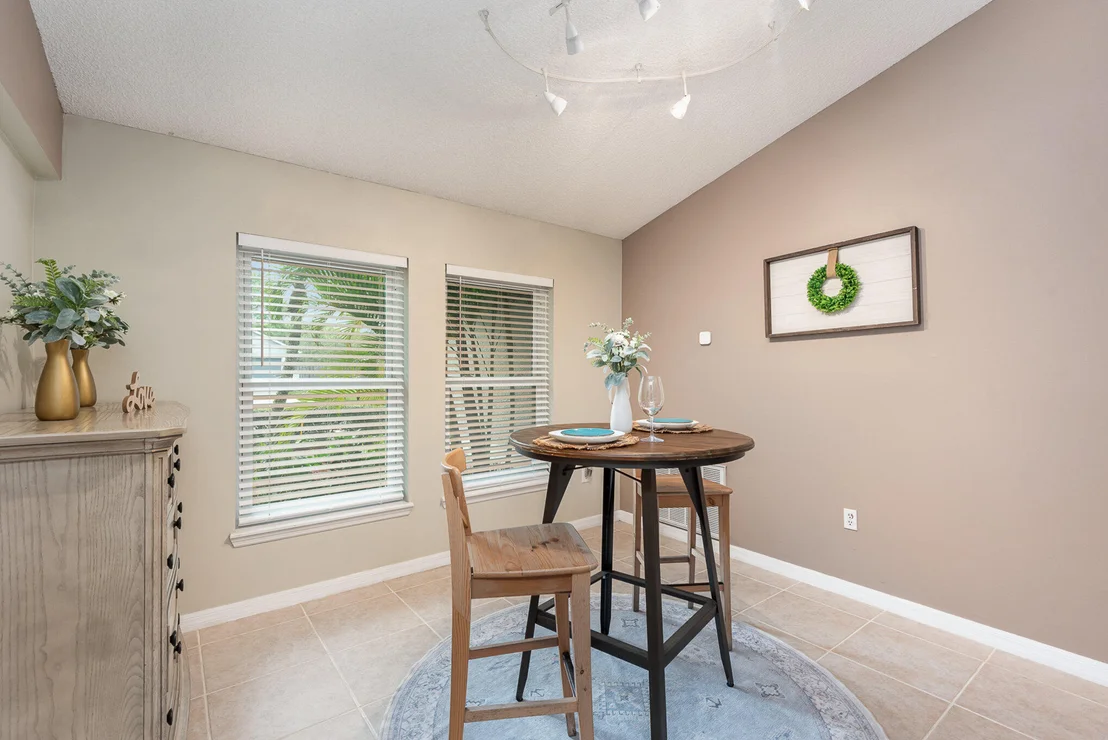 Photo of 2403 Mountain View Avenue