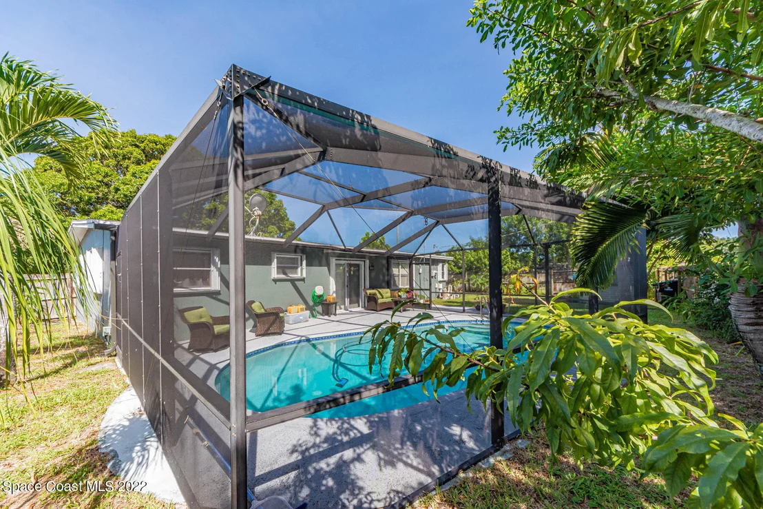 Photo of 931 Bianca Drive NE