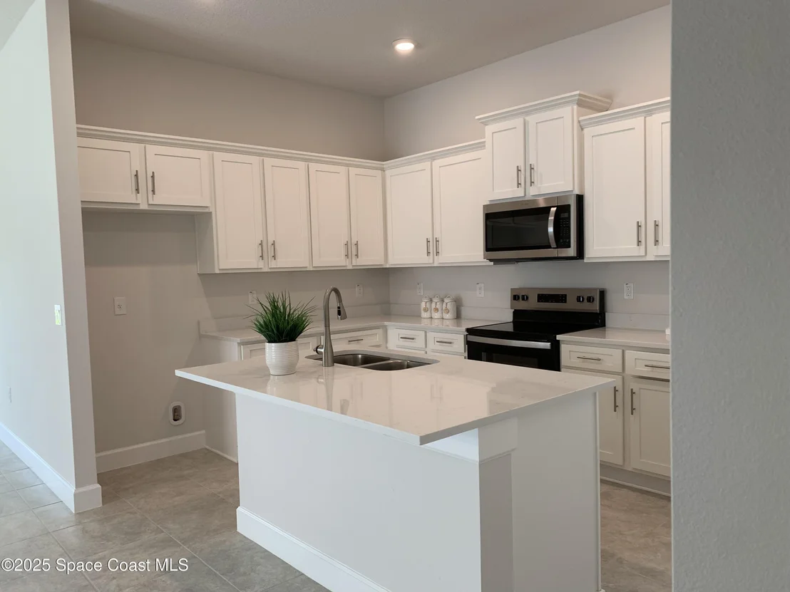Photo of 1005 Kylar Drive NW