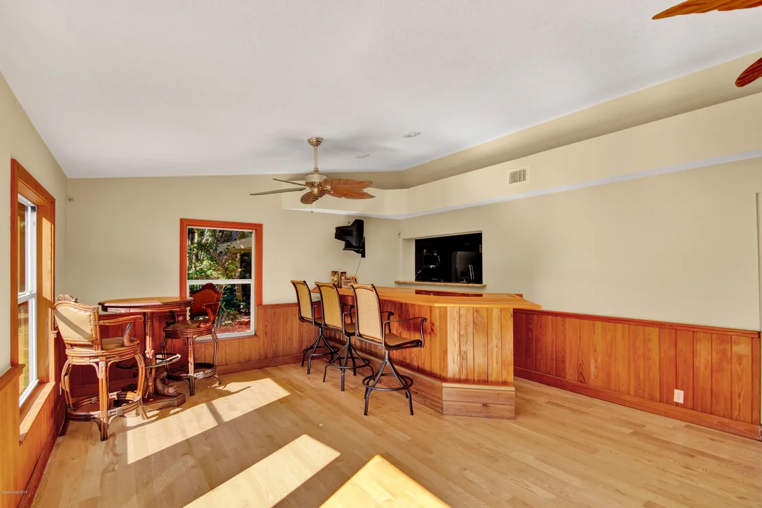 Photo of 413 Sunset Boulevard