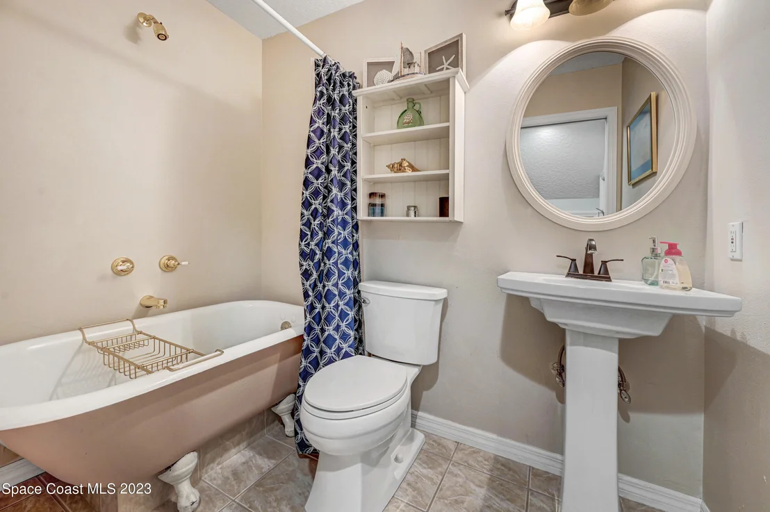 Photo of 2225 Royal Oaks Drive