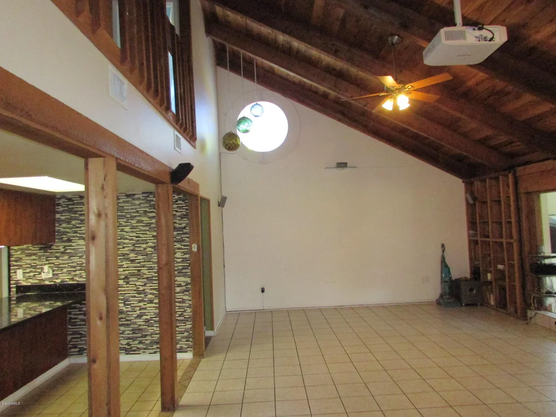 Photo of 385 N Range Road