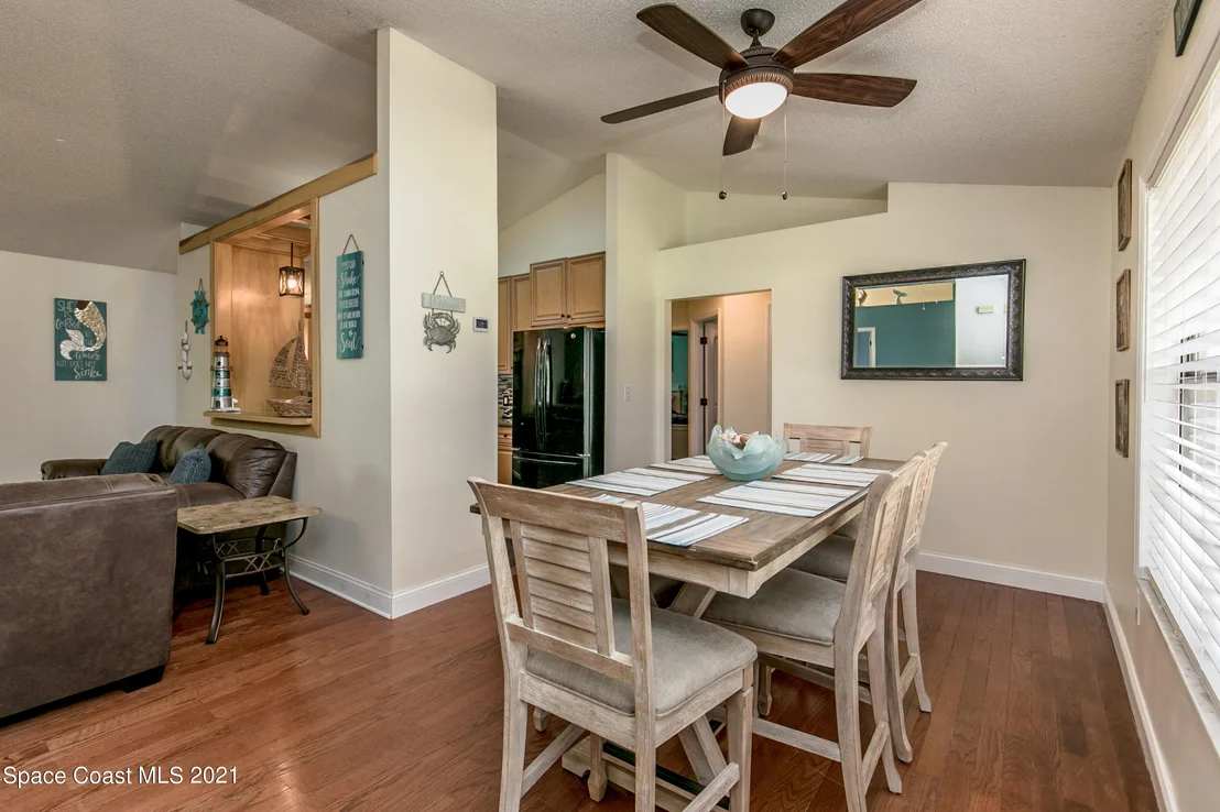 Photo of 949 Streamlet Ave Avenue