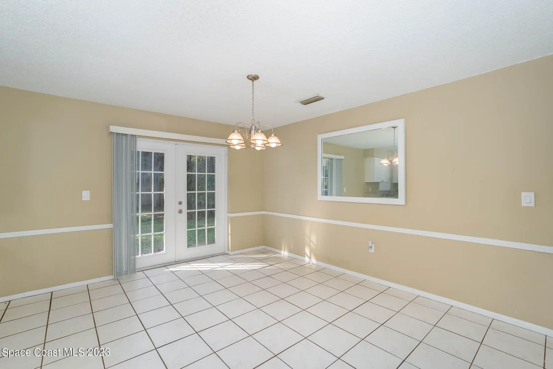 Photo of 2445 Victor Road