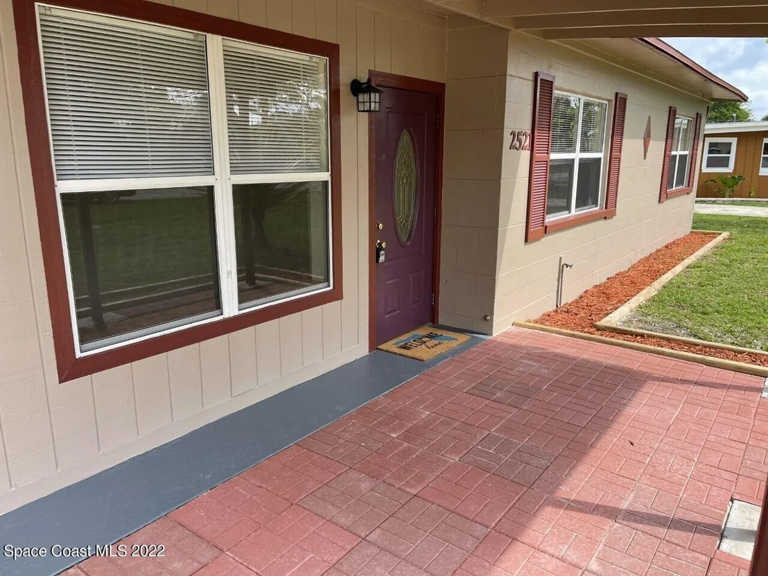 Photo of 2521 Vernon Drive NE